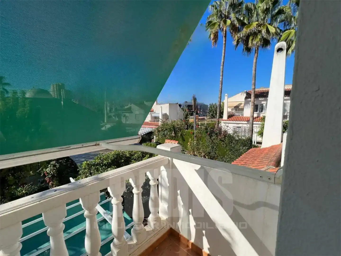 Vista exterior de Casa o xalet en venda en Benidorm amb Aire condicionat, Piscina i Balcó