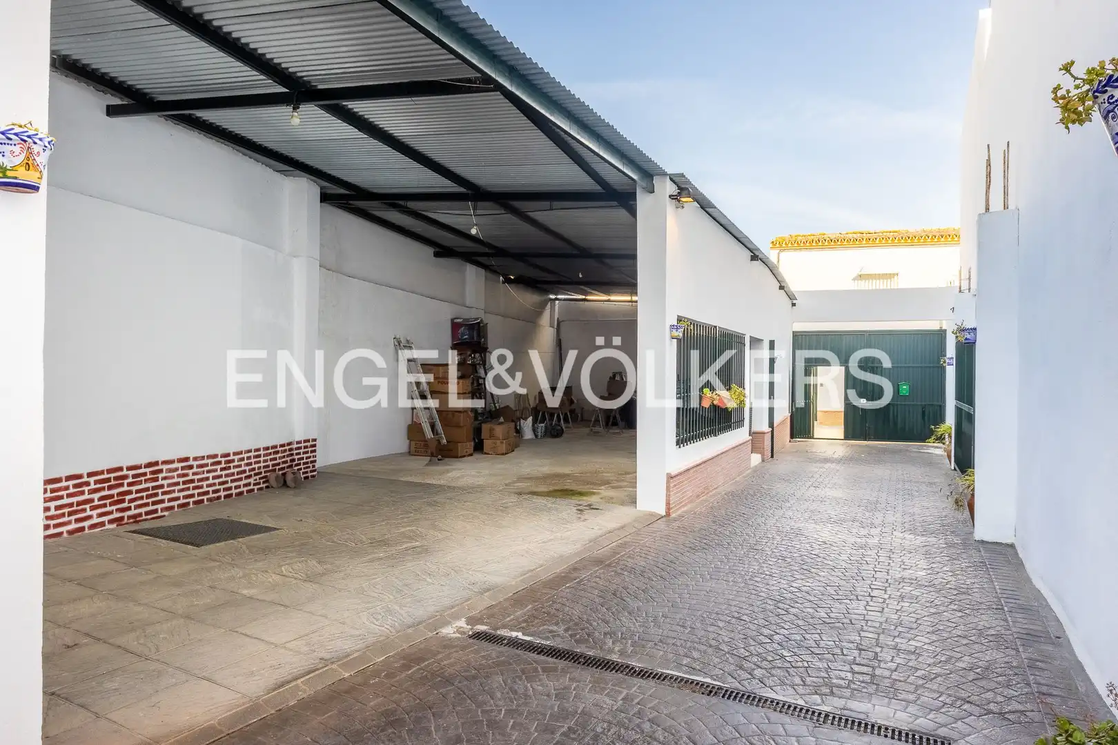 Vista exterior de Casa o xalet en venda en Albaida del Aljarafe amb Aire condicionat, Calefacció i Jardí privat