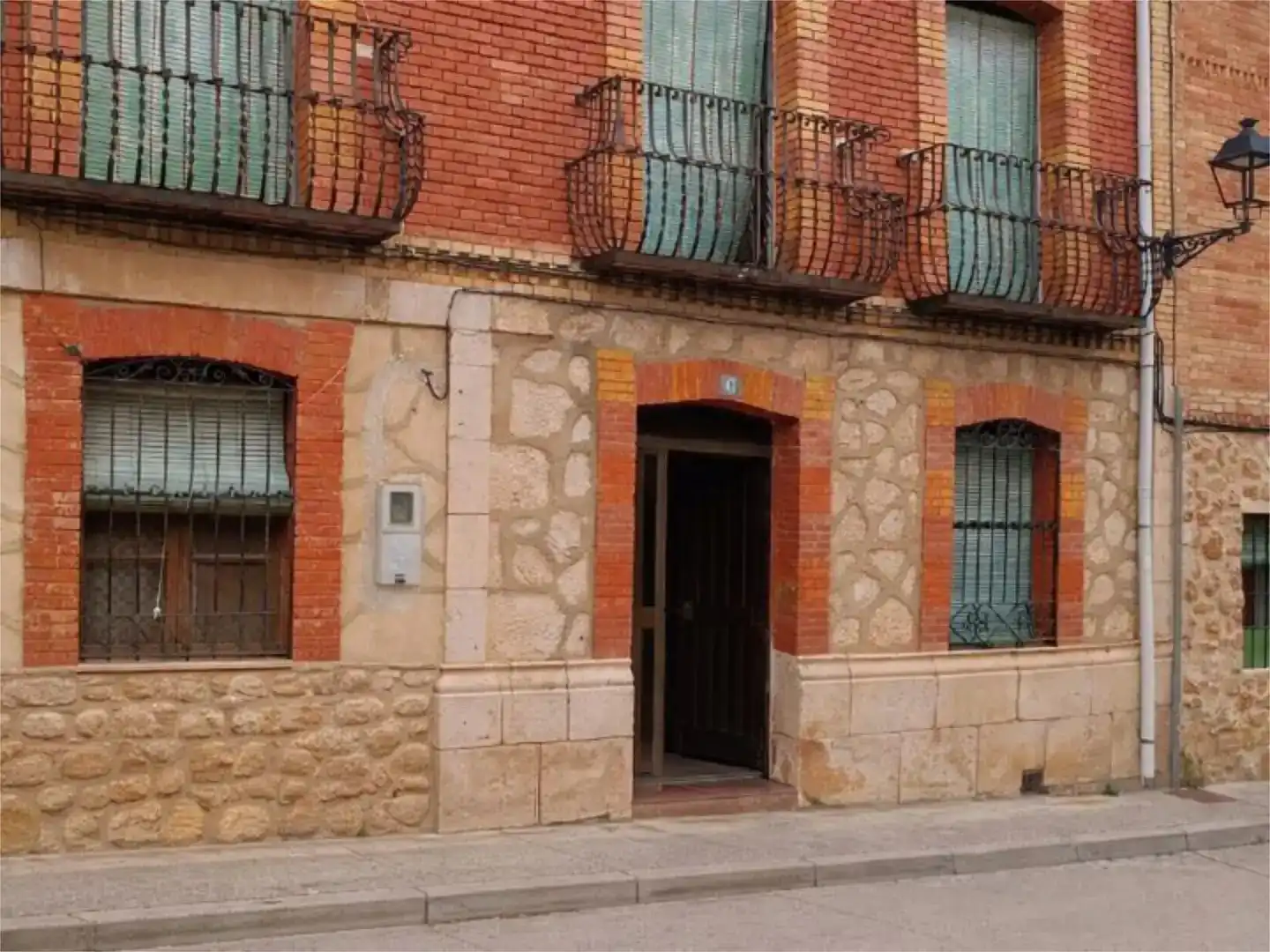 Vista exterior de Pis en venda en San Juan del Monte amb Jardí privat i Balcó