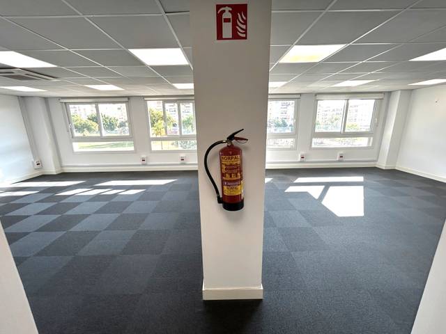 Oficina en Alquiler en El Tejar - Hacienda Bizcochero