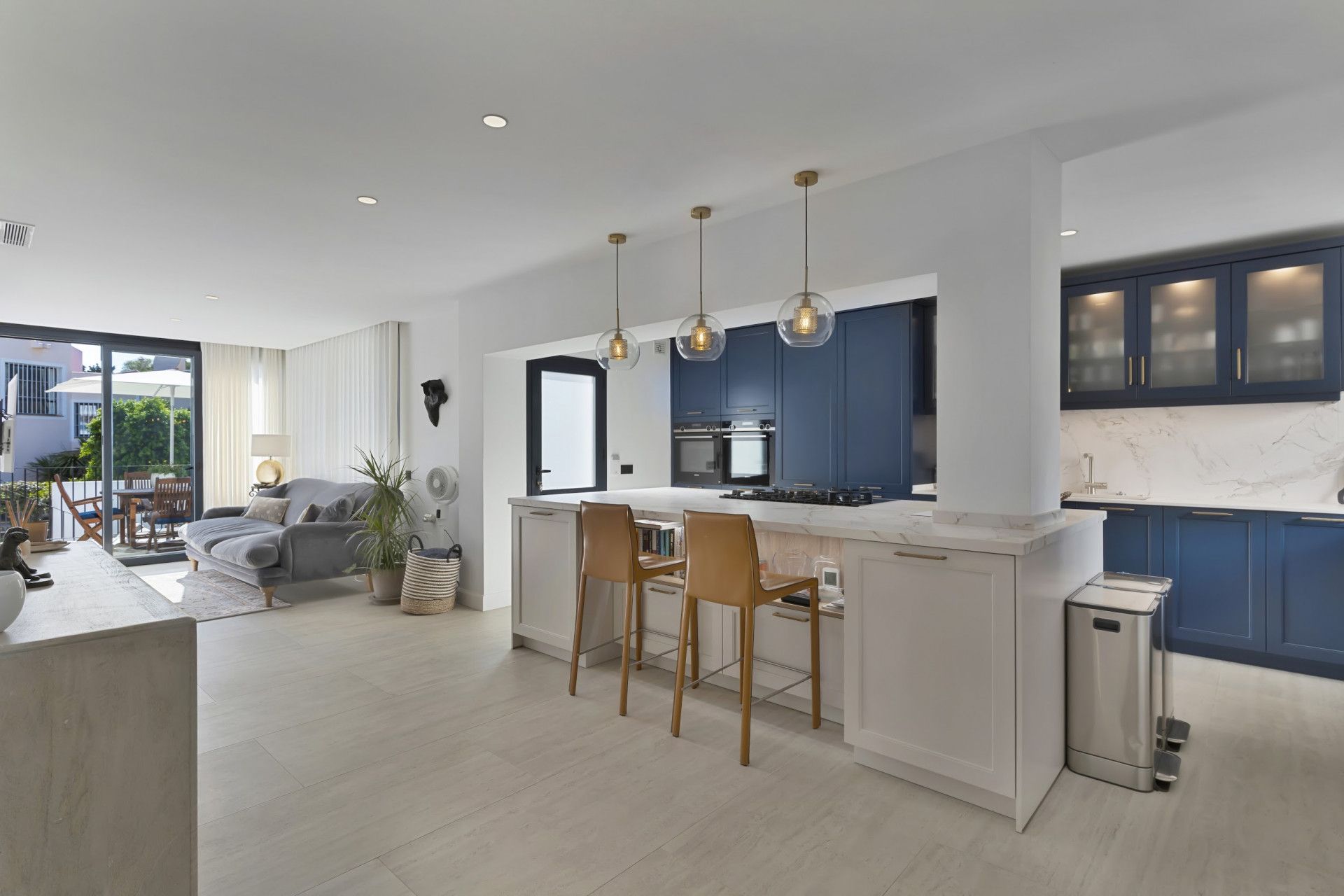 Cuina de Casa o xalet en venda en Marbella amb Aire condicionat, Jardí privat i Terrassa