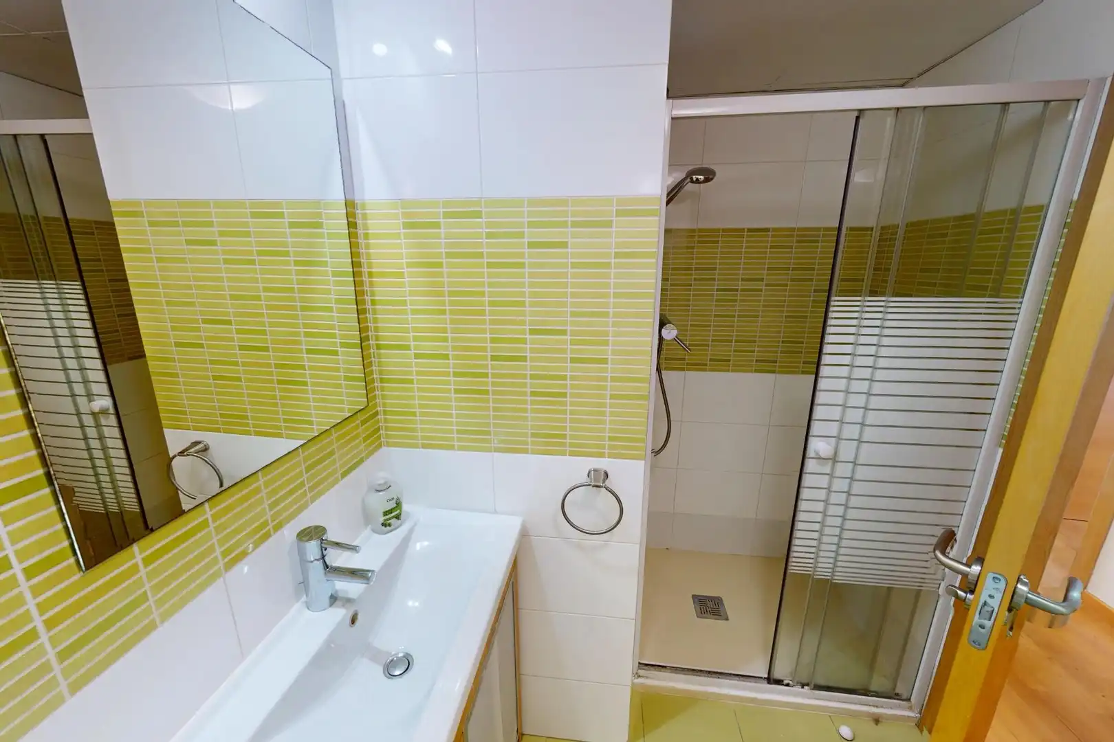 Badezimmer von Wohnung zum Verkauf in Valencia mit Klimaanlage, Parkett und Gemeinschaftspool