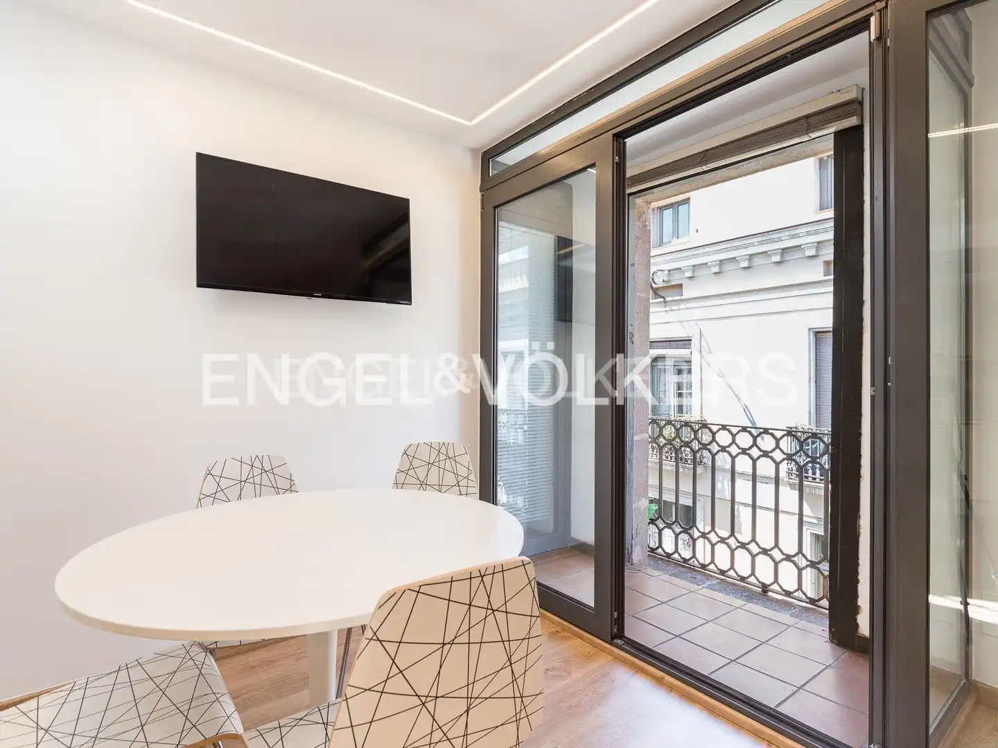 Vista exterior de Ático en venta en Ciutat Vella