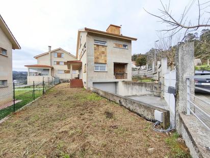 Vista exterior de Casa o xalet en venda en Santiago de Compostela  amb Calefacció, Jardí privat i Terrassa