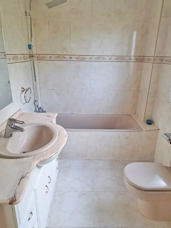 Bany de Casa adosada en venda en Torrelodones amb Calefacció, Jardí privat i Parquet