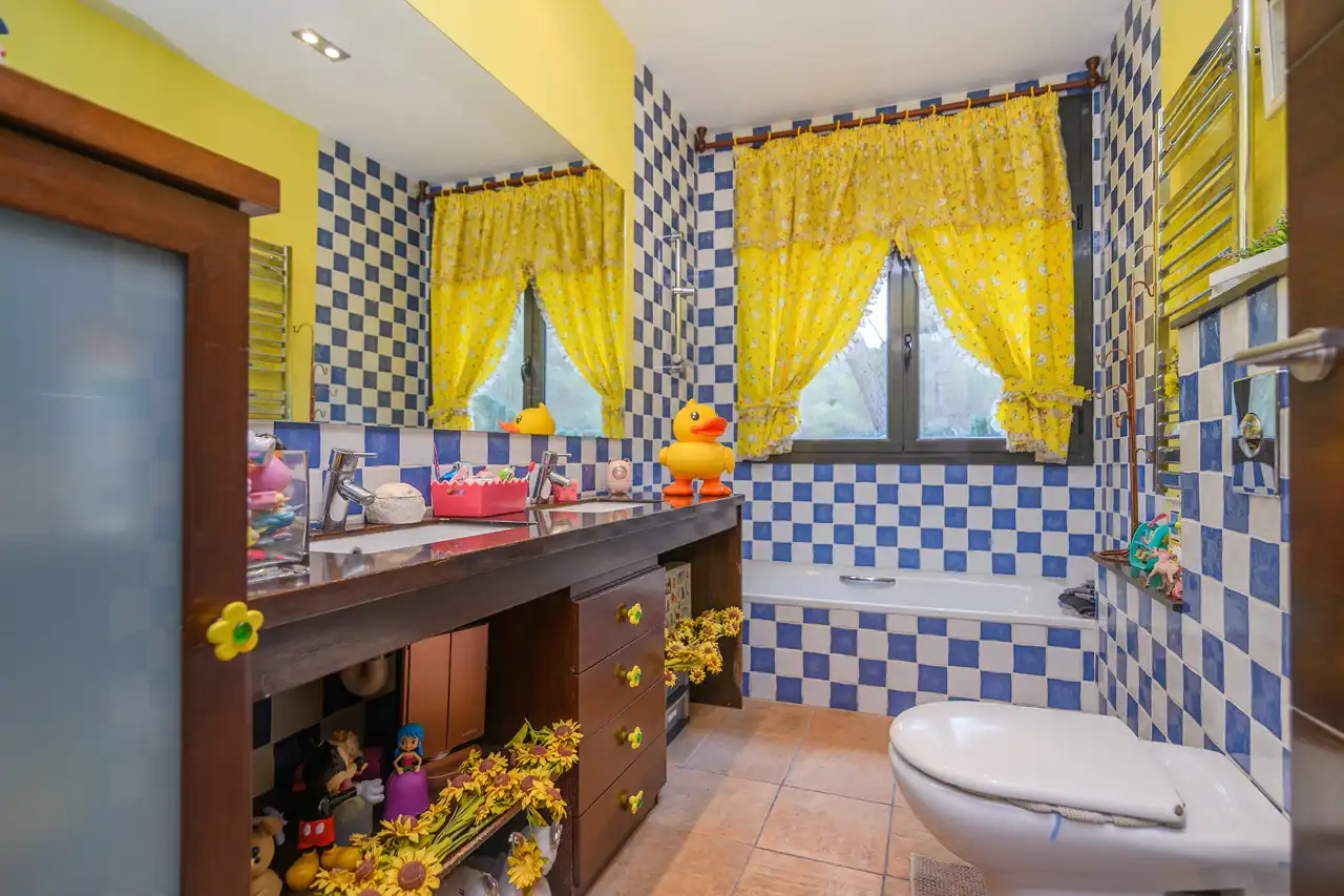 Baño de Casa o chalet de alquiler en Begues con Aire acondicionado, Calefacción y Jardín privado