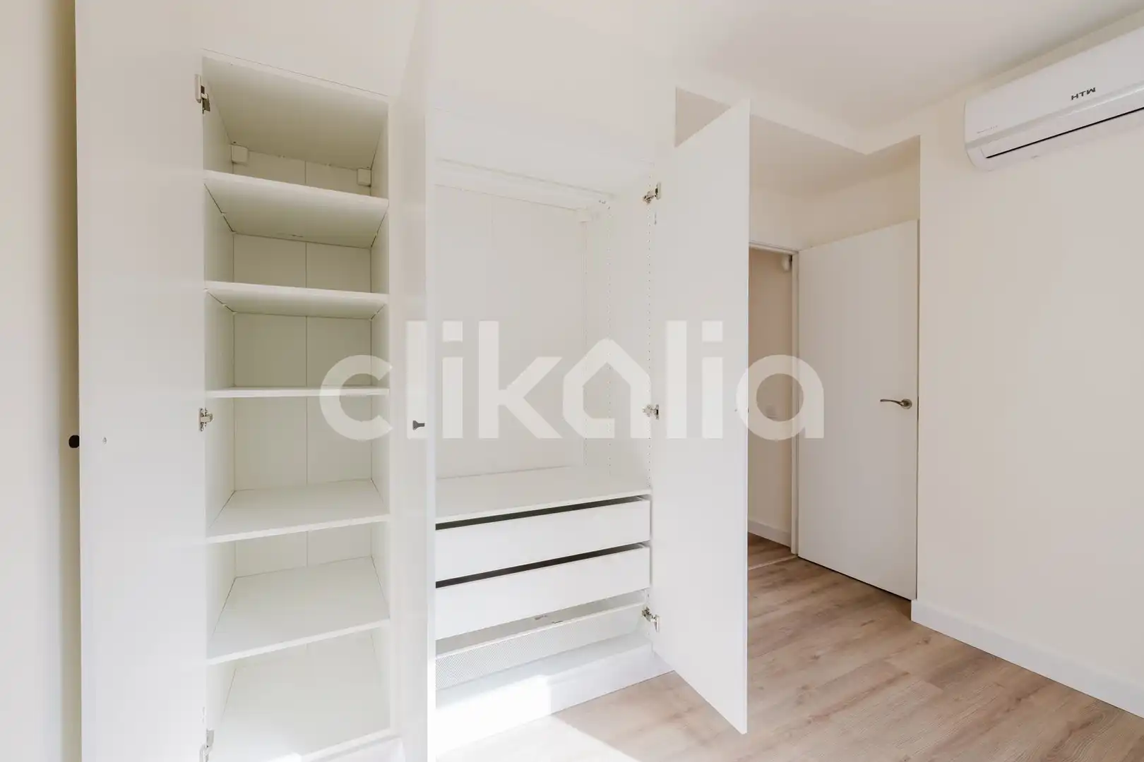 Bedroom of Flat for sale in Málaga  with Air Conditioner, Terrace and Balcony