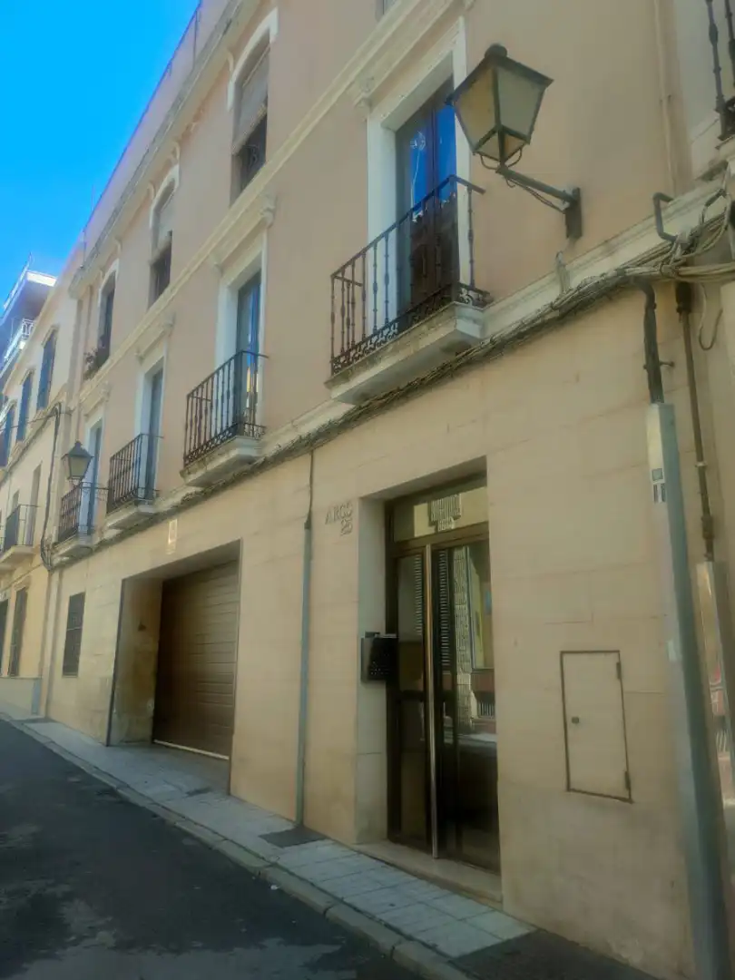 Piso con terraza en venta en Calle Arco Agüero 29