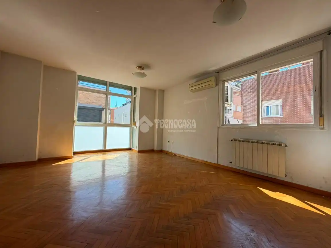 Wohnung zum Verkauf in Madrid mit Klimaanlage und Heizung