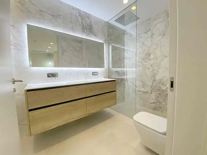 Bathroom of Duplexes for sale in Benidorm  with Air Conditioner and Swimming Pool