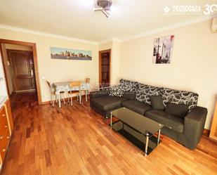 Living room of Flat to rent in  Granada Capital  with Heating and Balcony
