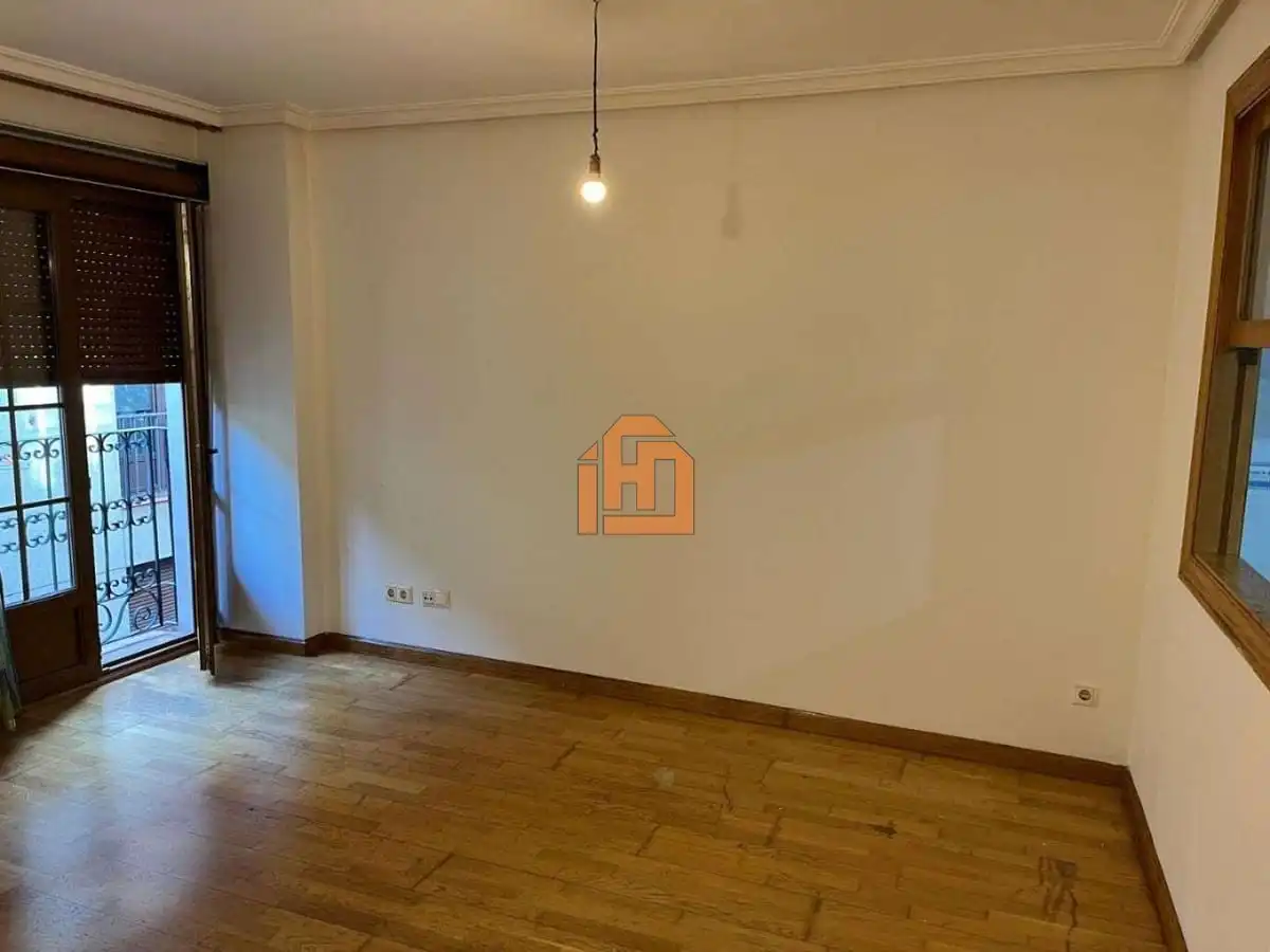 Apartament en venda en León Capital  amb Calefacció i Traster