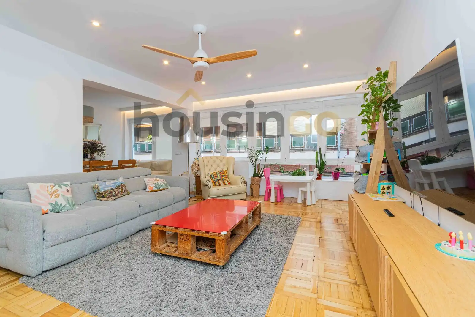 Sala d'estar de Pis en venda en  Madrid Capital amb Calefacció, Parquet i Terrassa