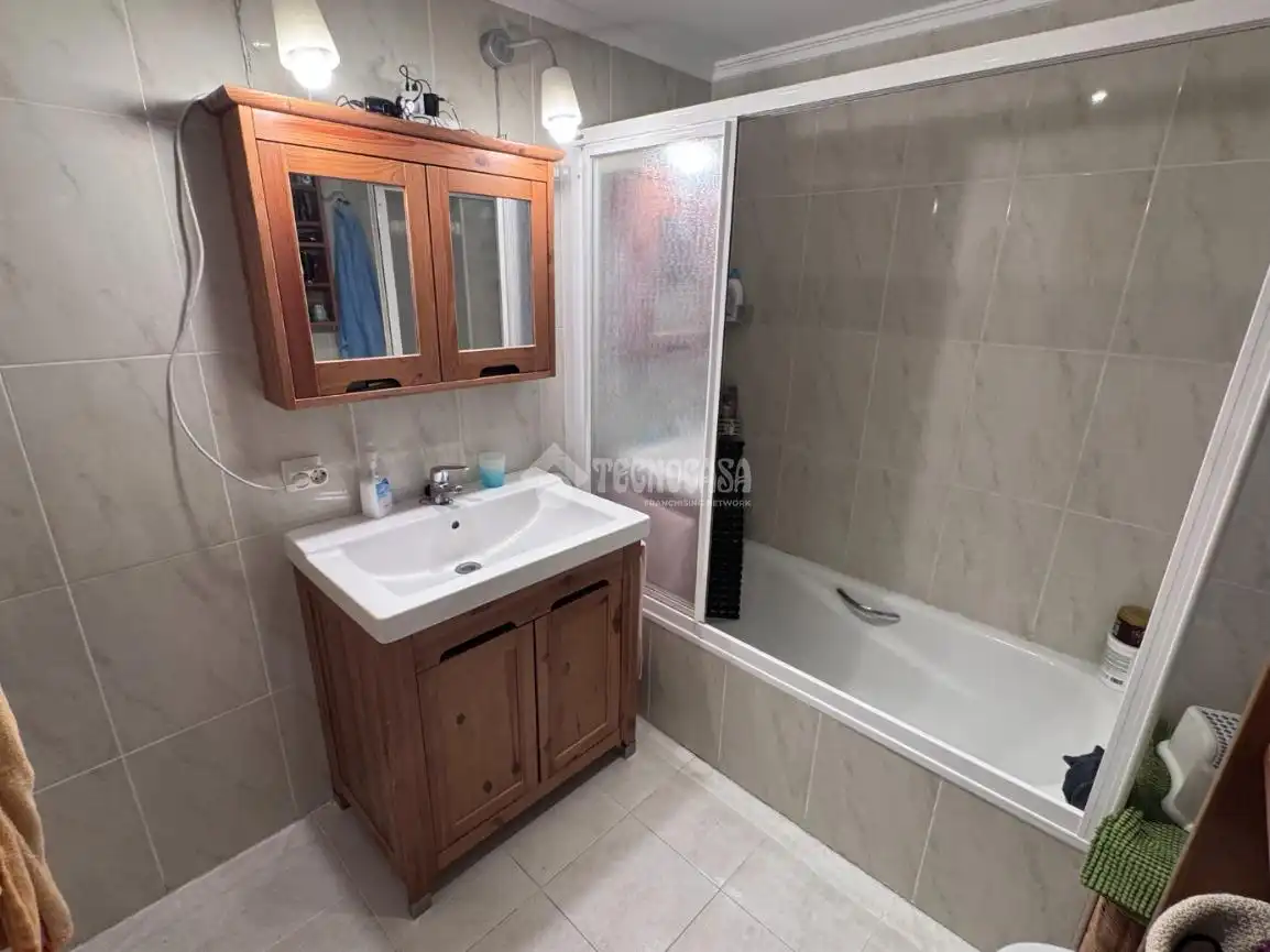 Baño de Casa adosada en venta en Cuadros con Calefacción y Parquet
