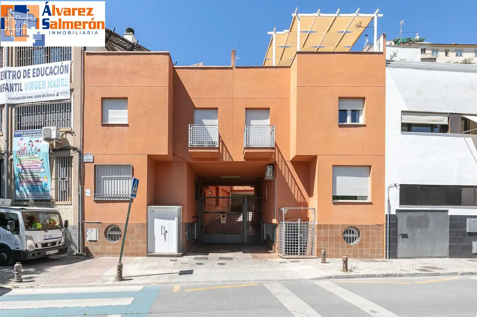 Vista exterior de Casa adosada en venta en Granada con Aire acondicionado, Calefacción y Terraza