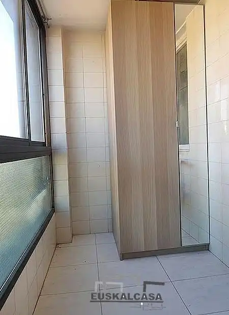 Badezimmer von Wohnung zum Verkauf in Bilbao  mit Heizung und Parkett