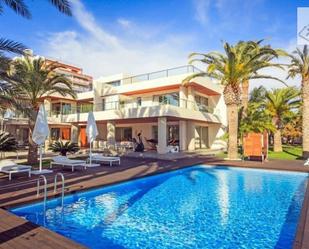 Swimming pool of House or chalet for sale in Torrevieja  with Air Conditioner, Terrace and Swimming Pool