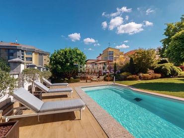 House with pool for sale in Rúa Boan