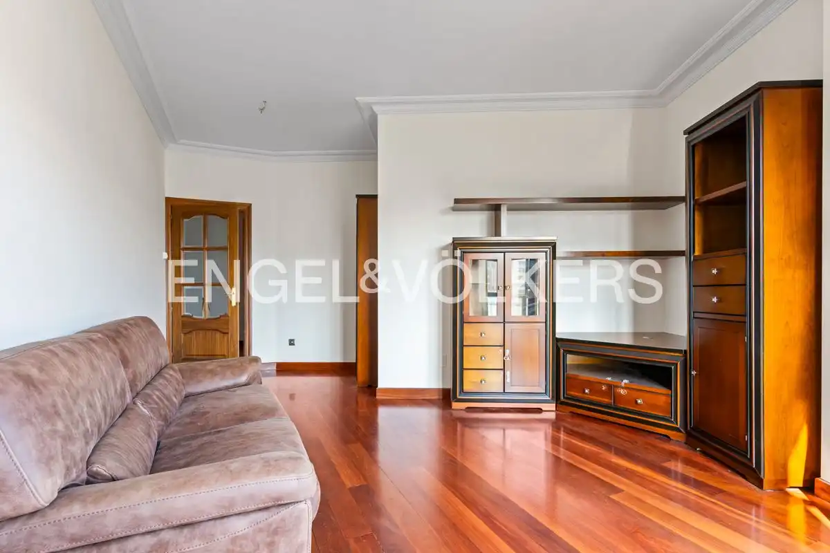 Sala de estar de Piso en venta en Gijón  con Calefacción, Parquet y Balcón