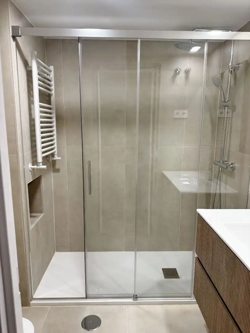 Bathroom of Flat for rent in Madrid  with Private garden and Pets allowed