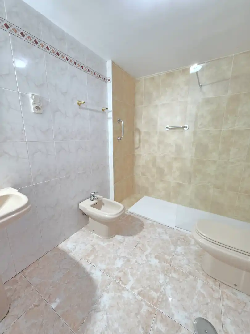 Bany de Pis en venda en Ciempozuelos amb Calefacció, Terrassa i Forn