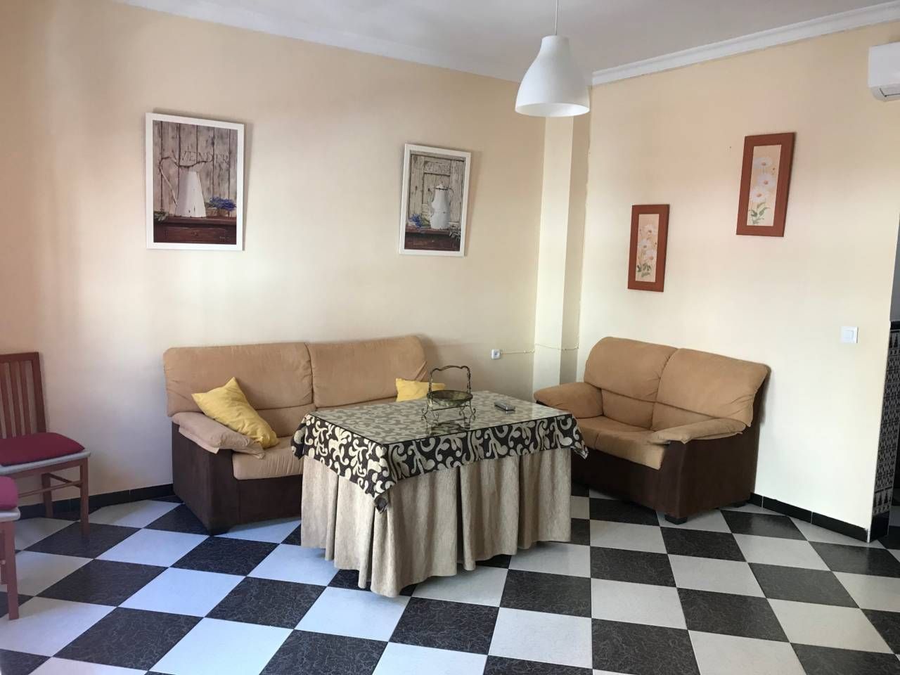 Sala d'estar de Pis de lloguer en Morón de la Frontera amb Aire condicionat, Terrassa i Moblat