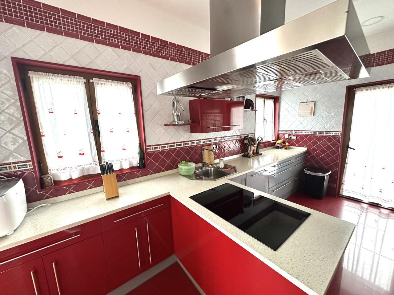 Cuina de Casa o xalet en venda en Villaviciosa amb Calefacció i Terrassa