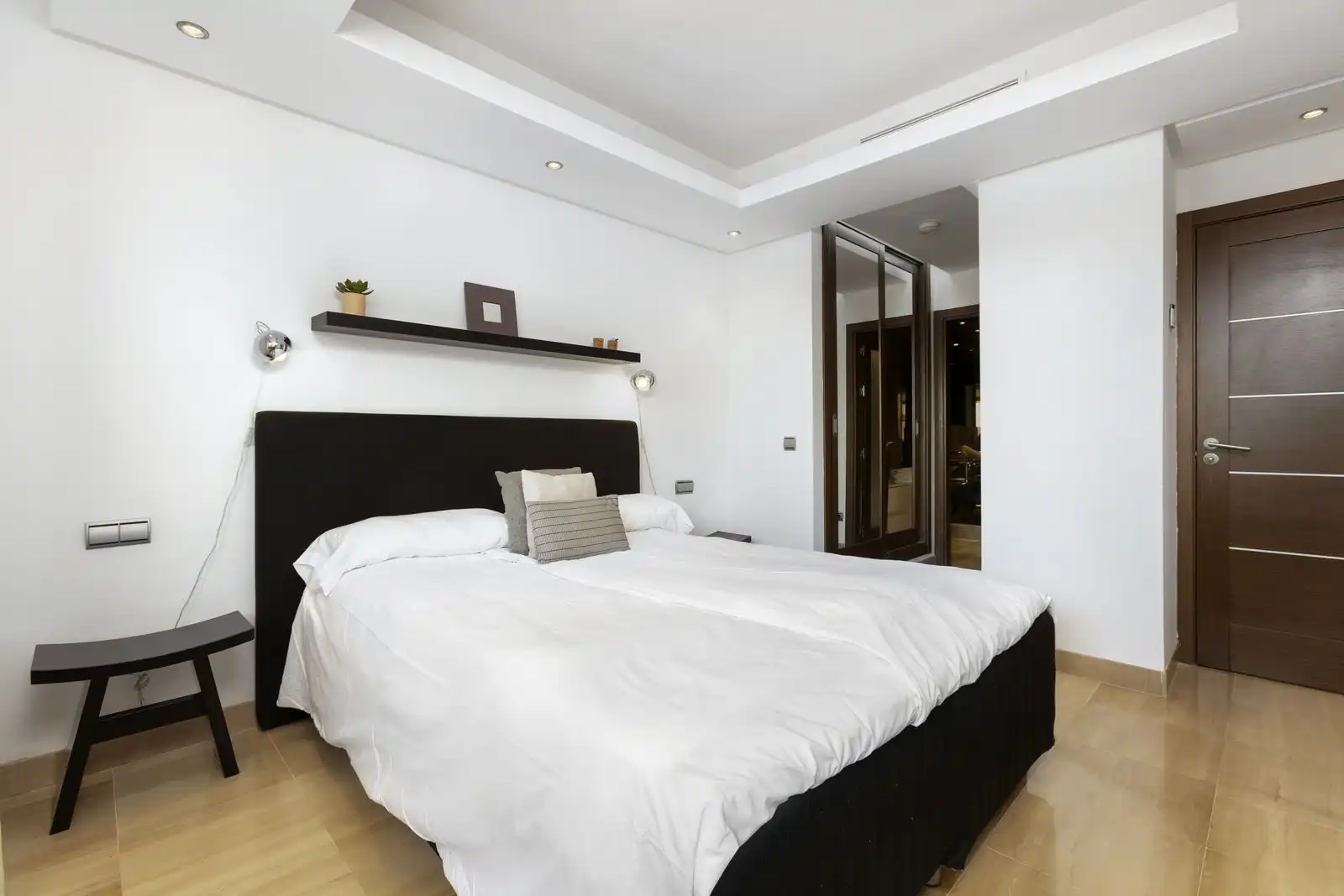 Dormitori de Dúplex en venda en Estepona amb Aire condicionat, Terrassa i Traster