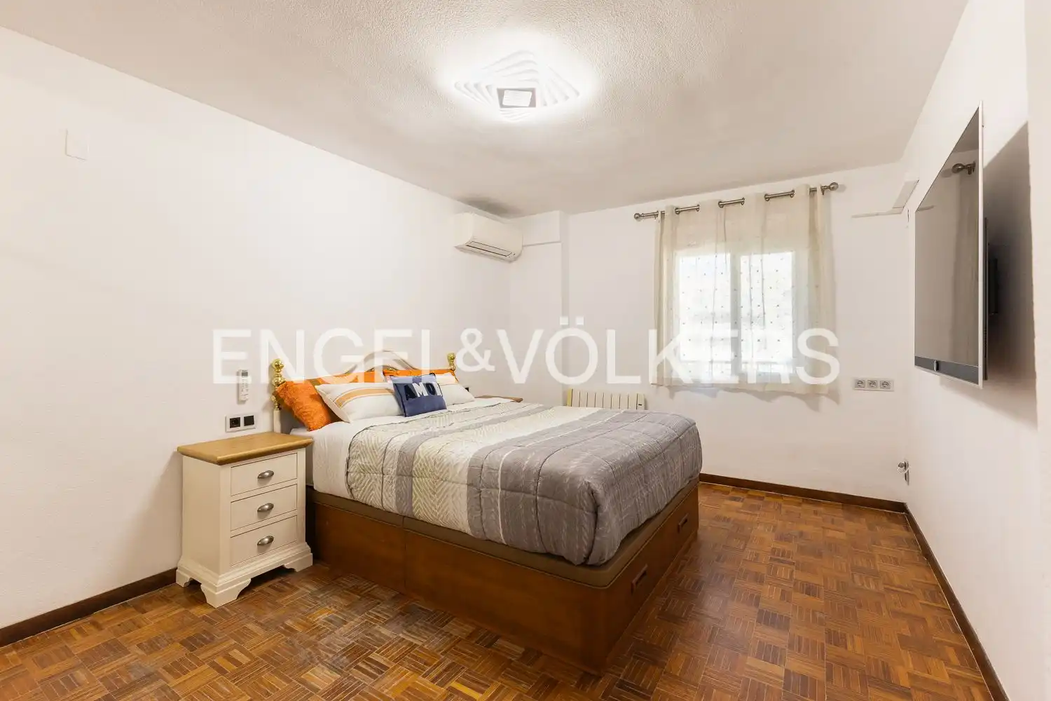 Habitación de Piso de alquiler en Valencia con Aire acondicionado, Calefacción y Parquet