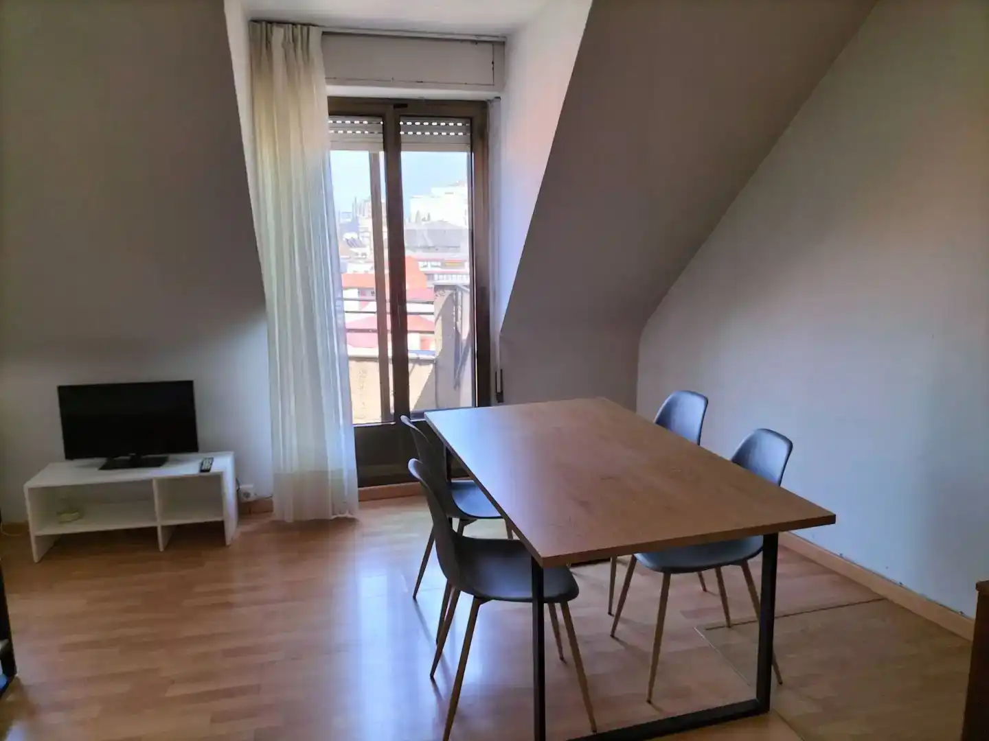Comedor de Piso para compartir en León Capital  con Parquet, Amueblado y Balcón