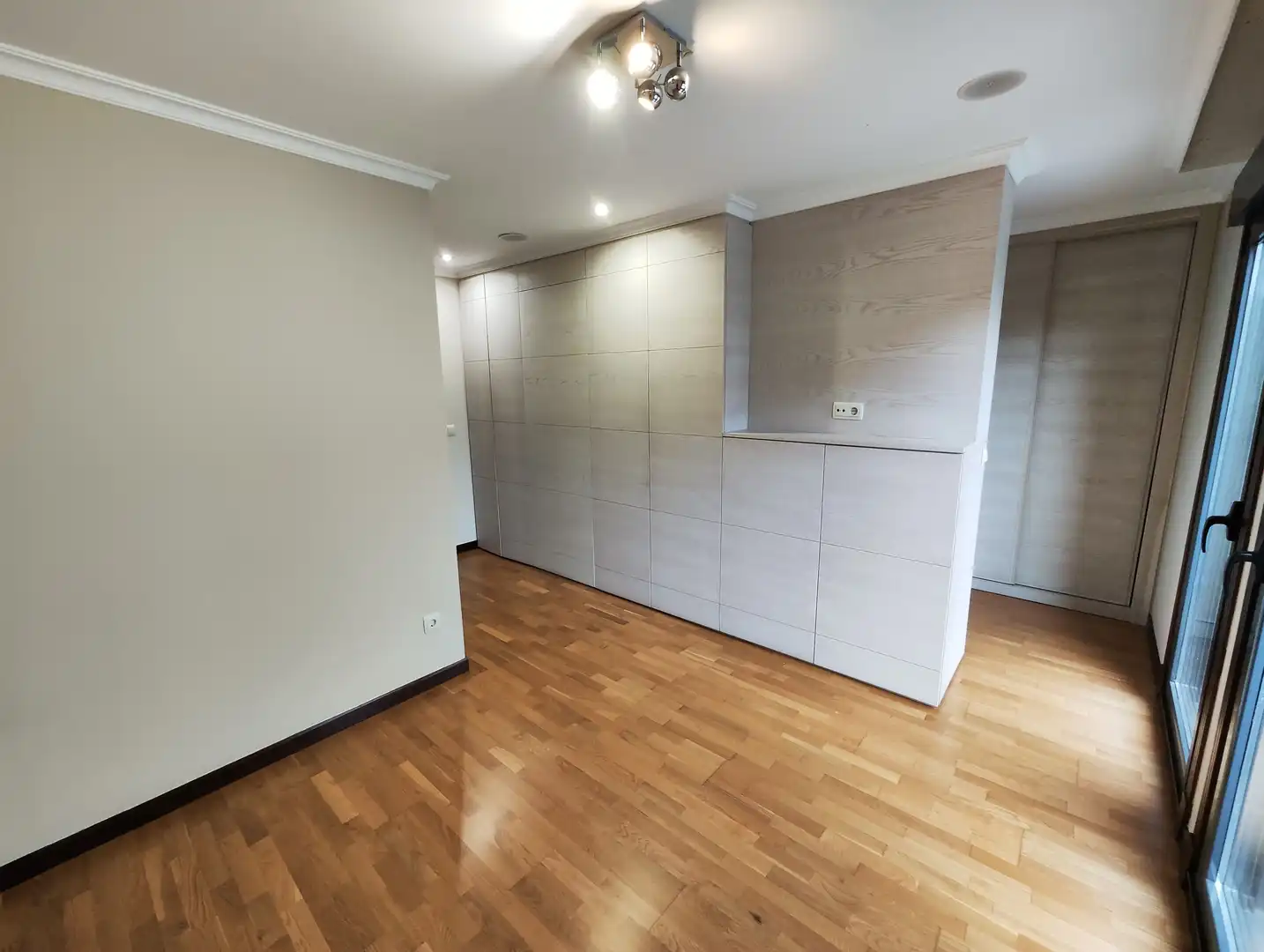 Casa adosada en venta en Vigo  con Jardín privado, Parquet y Terraza