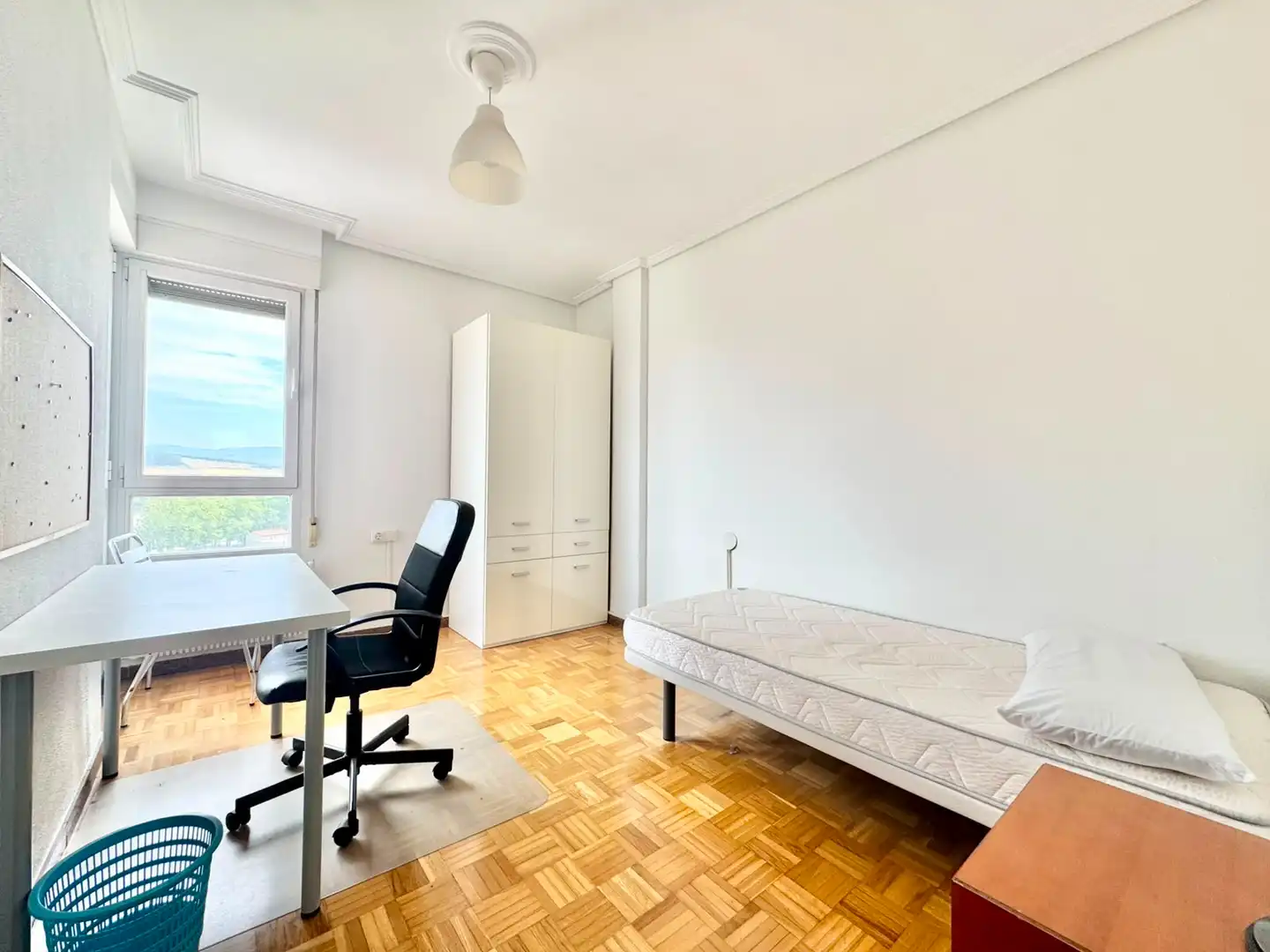 Schlafzimmer von Wohnung zur Miete in Vitoria - Gasteiz mit Terrasse