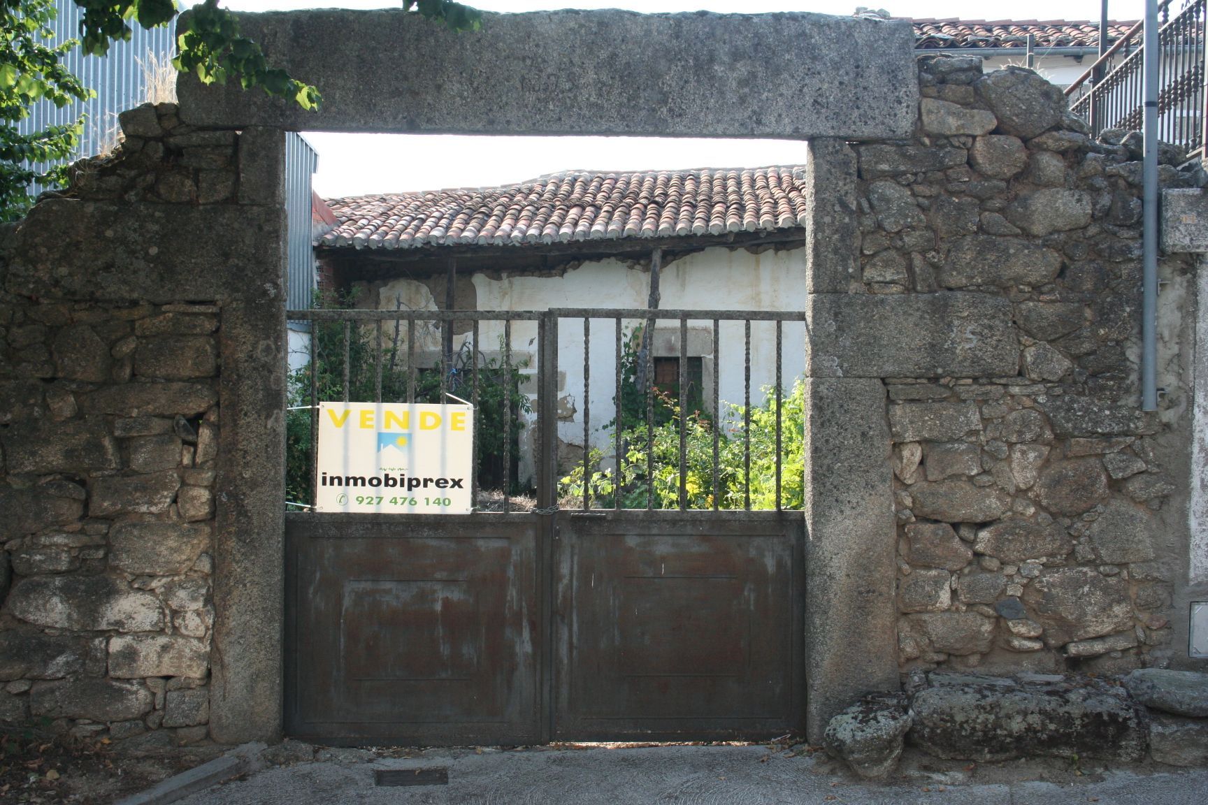 Vista exterior de Casa o xalet en venda en Valdefuentes de Sangusín amb Terrassa