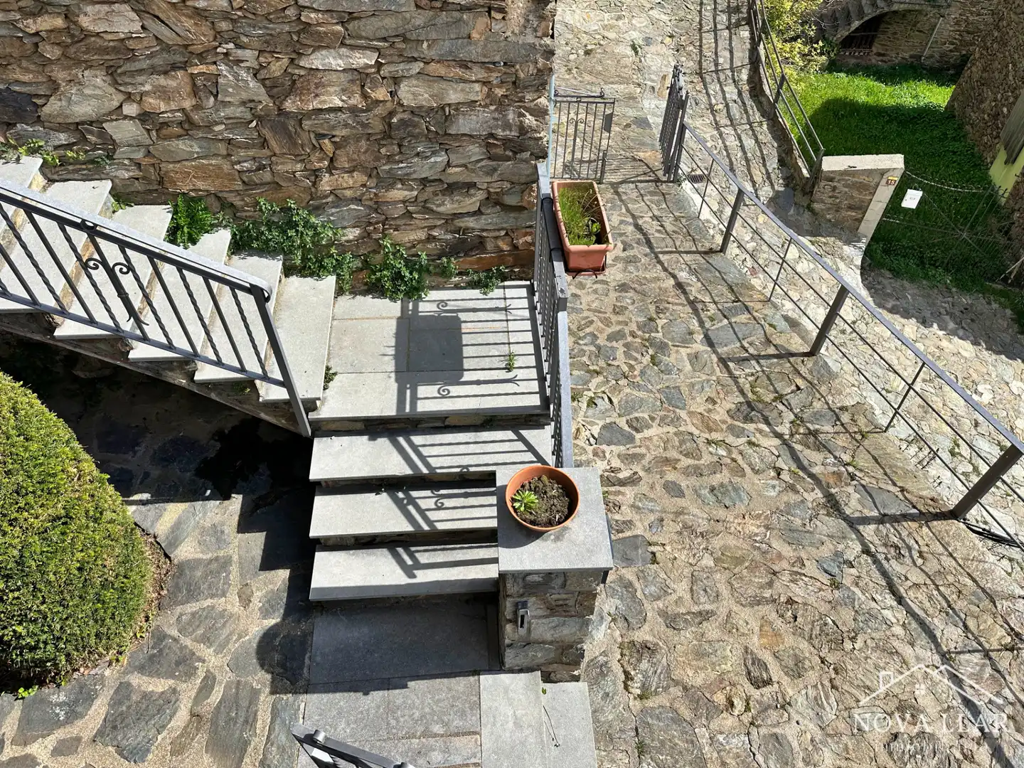 Terrasse von Einfamilien-Reihenhaus zum Verkauf in Vilallonga de Ter mit Heizung, Privatgarten und Terrasse