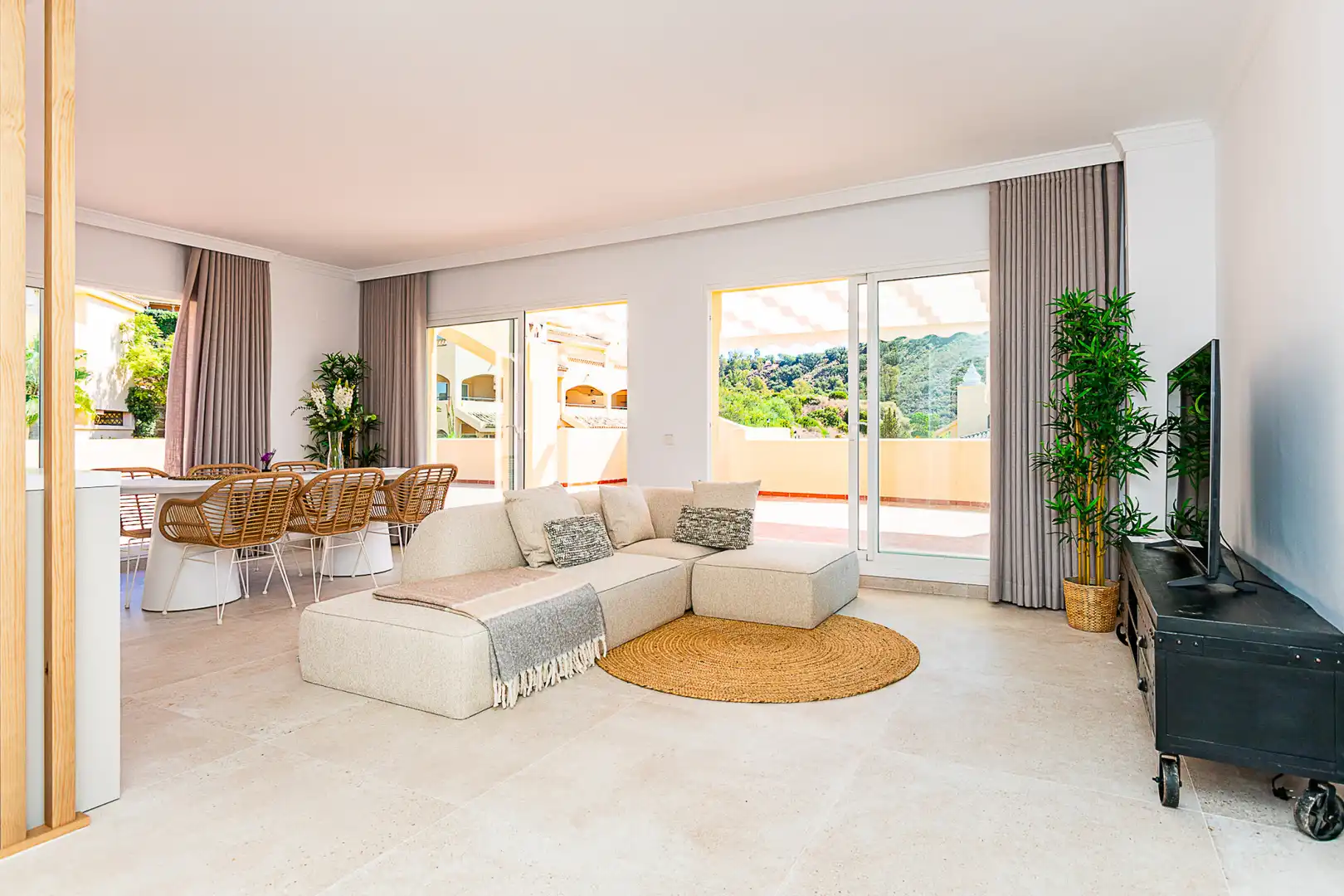 Sala d'estar de Àtic en venda en Marbella amb Aire condicionat, Terrassa i Traster