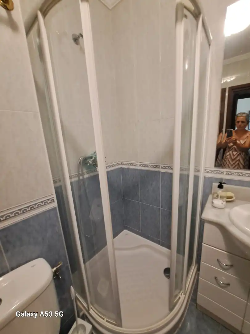 Baño de Apartamento de alquiler en Marbella con Calefacción, Terraza y Amueblado