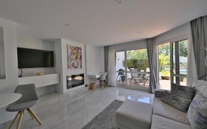 Sala d'estar de Planta baixa en venda en Mijas amb Aire condicionat, Terrassa i Piscina