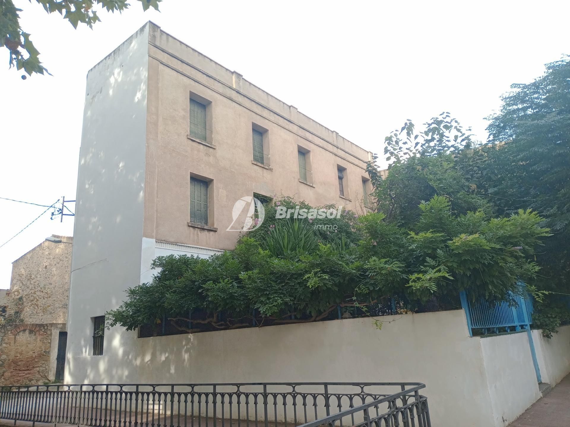 Vista exterior de Casa o xalet en venda en Montbrió del Camp amb Jardí privat, Traster i Balcó