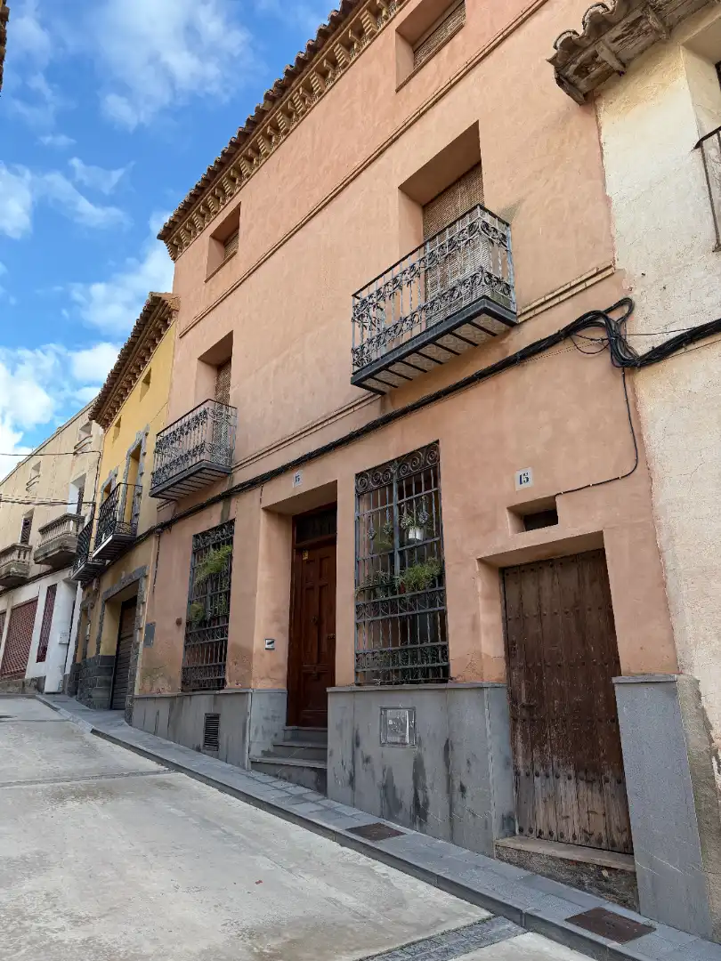 Vista exterior de Casa o xalet en venda en Calatorao amb Calefacció, Jardí privat i Terrassa
