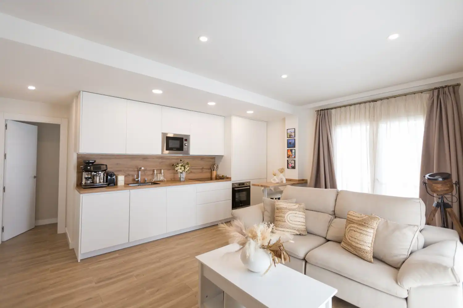 Living room of Apartments for sale in Marbella  with Air Conditioner, Terrace and Furnished