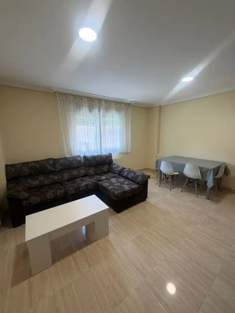 Sala d'estar de Pis de lloguer en Puertollano amb Aire condicionat, Calefacció i Moblat