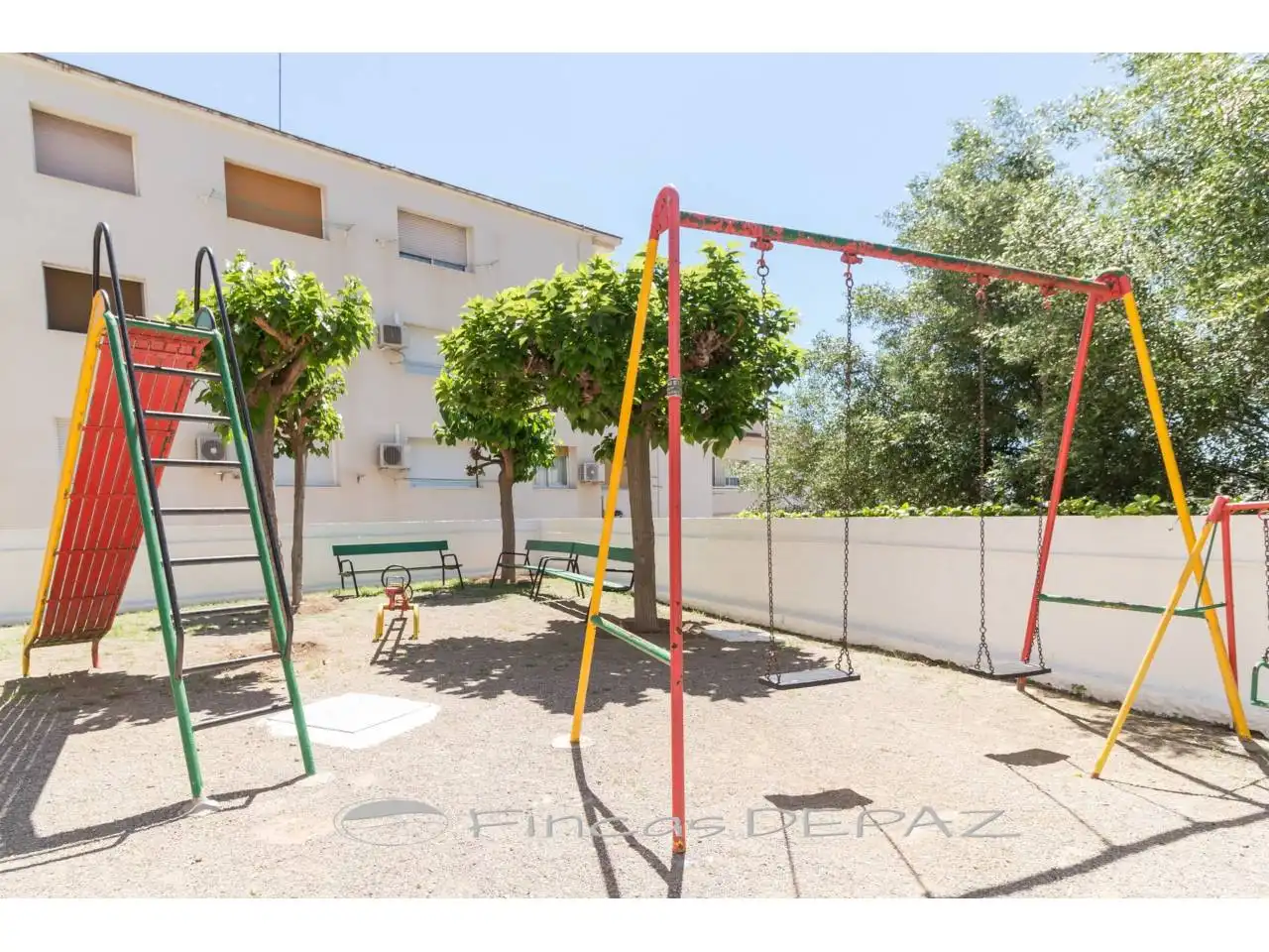 Parking de Apartamento de alquiler en Castelldefels con Parquet, Terraza y Amueblado