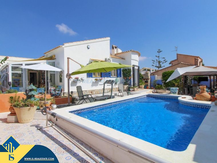 Swimming pool of House or chalet for sale in Torrevieja  with Terrace, Swimming Pool and Furnished