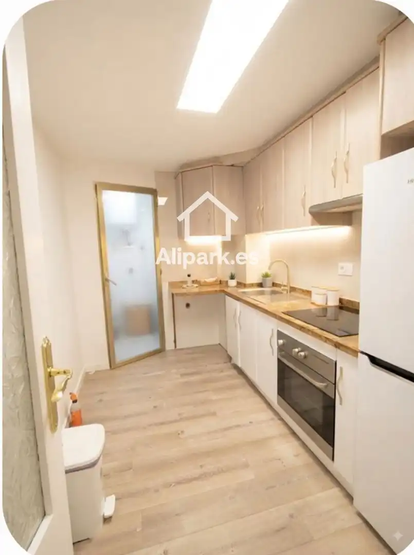 Küche von Wohnung zum Verkauf in Alicante / Alacant mit Klimaanlage, Heizung und Parkett