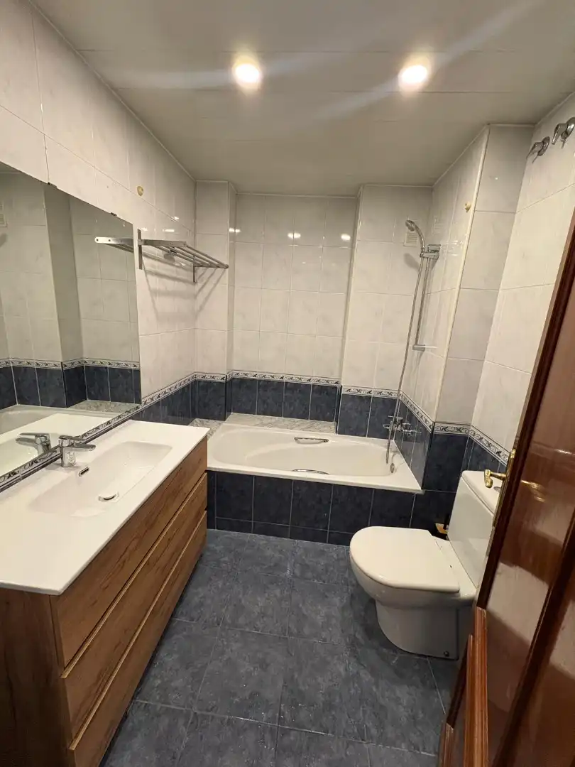 Bathroom of Flat for sale in Montcada Centre - La Ribera