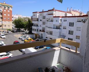 Vista exterior de Pis de lloguer en  Huelva Capital amb Terrassa i Balcó