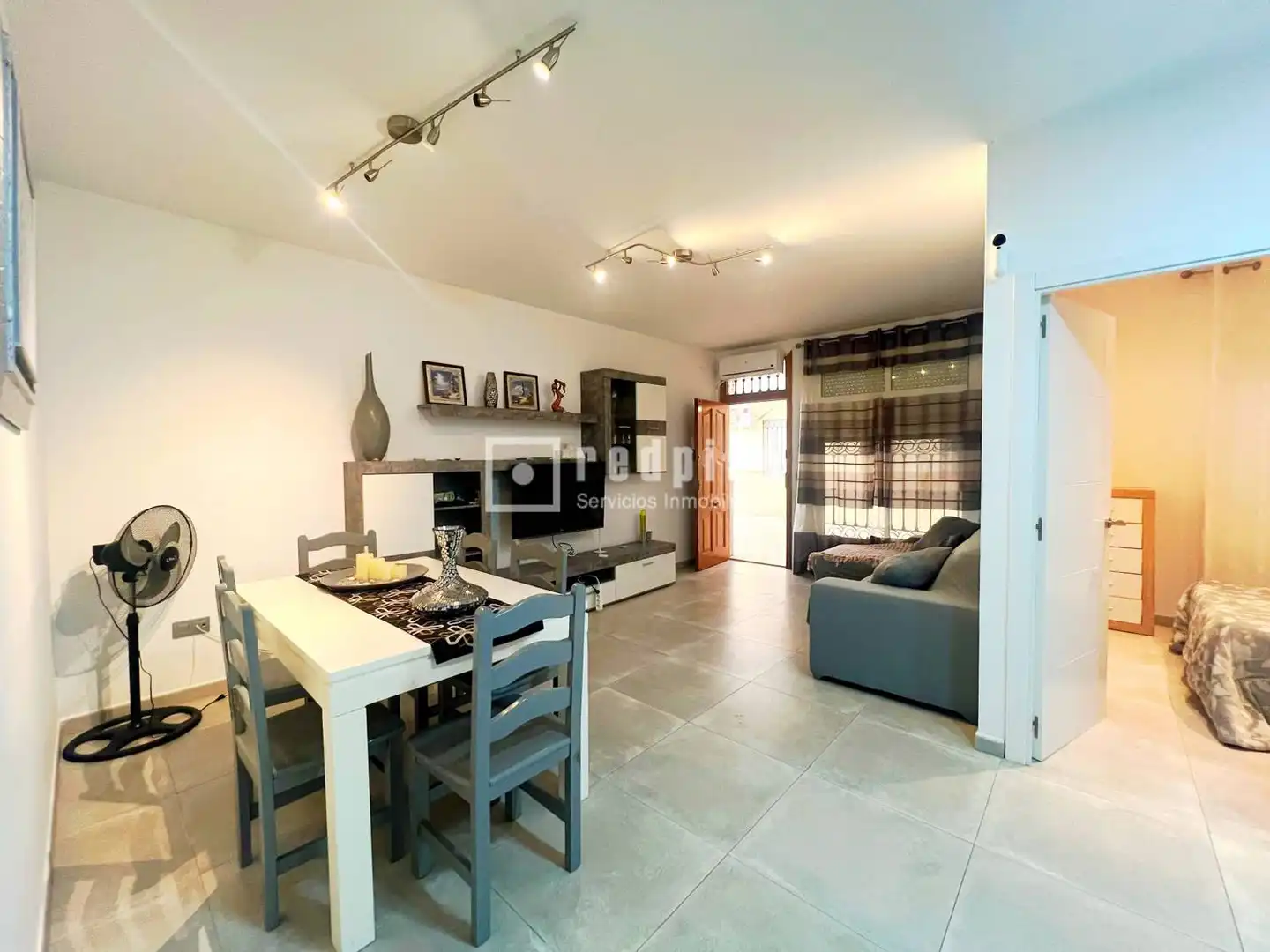Piso en venta en La Carihuela - Los Nidos, imagen 2