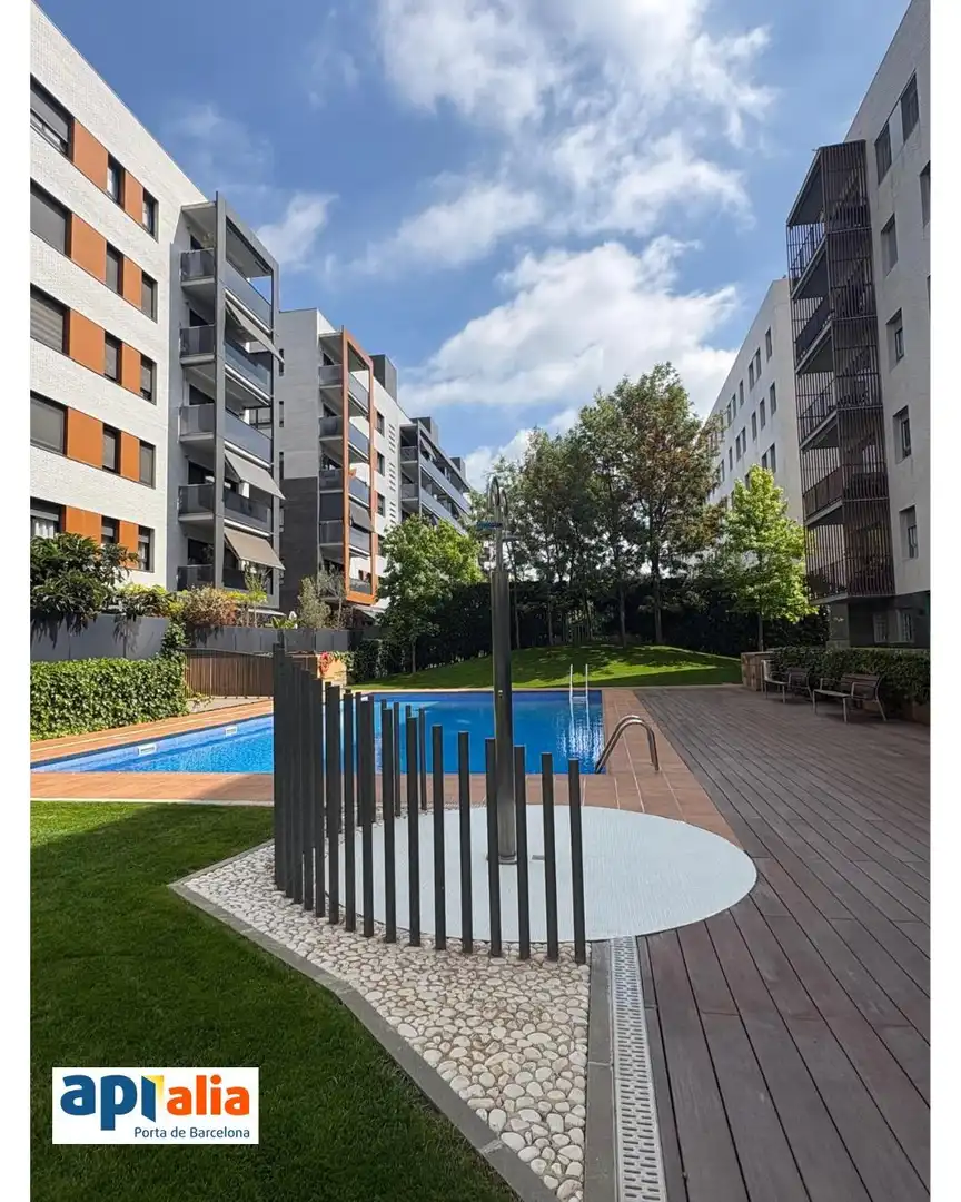 Piscina de Apartament en venda en Sant Feliu de Llobregat