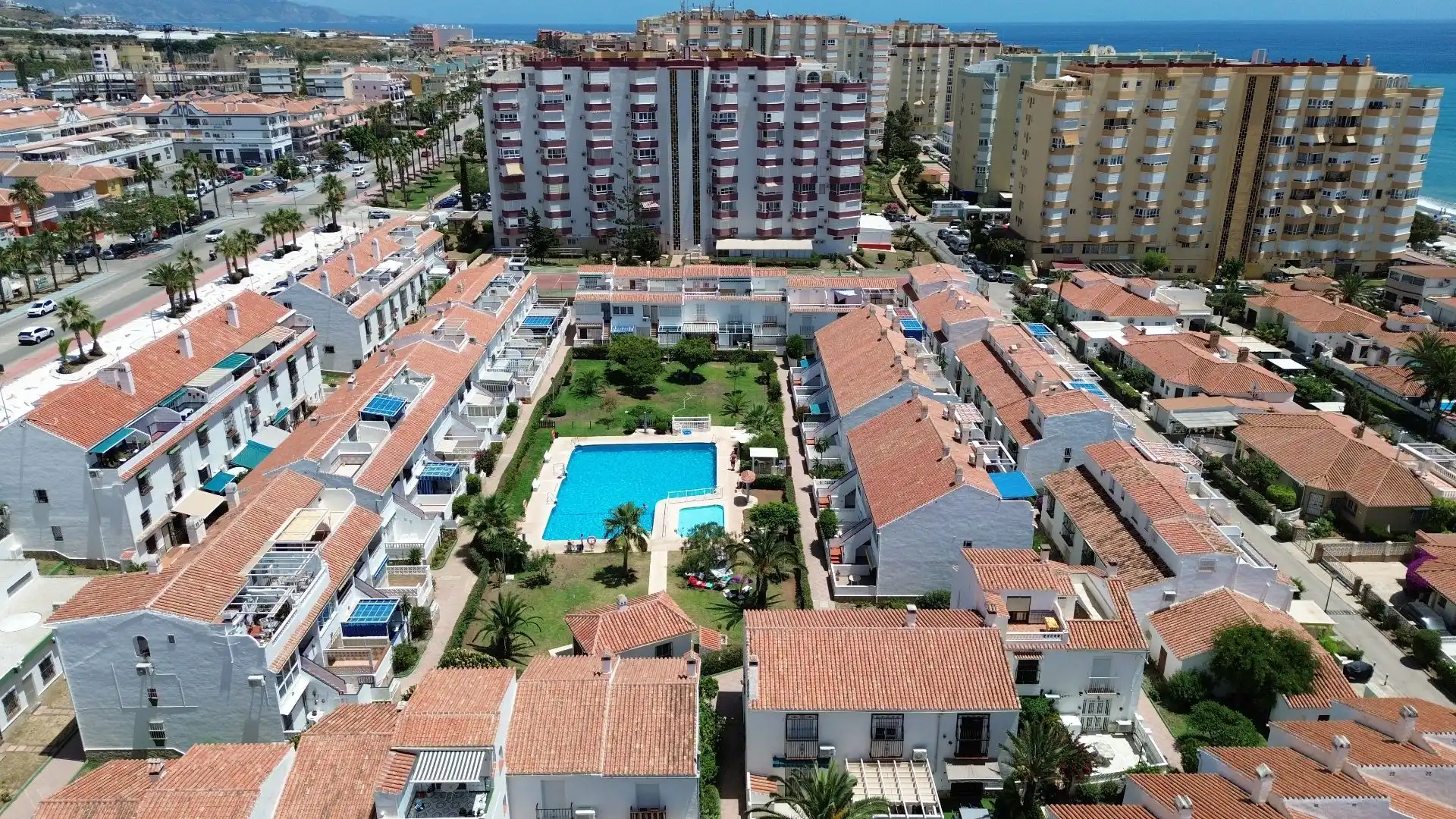 Vista exterior de Apartament en venda en Torrox amb Terrassa, Moblat i Piscina comunitària