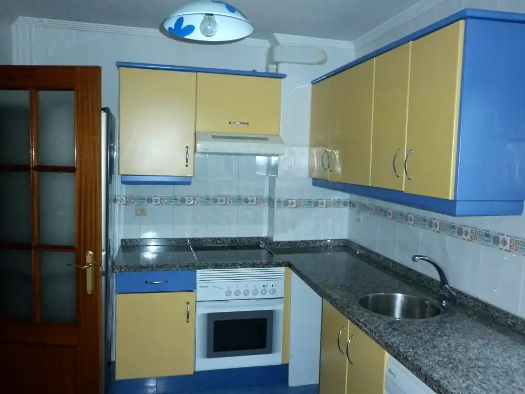 Piso con ascensor en venta en Los Campos - Trasona, imagen 2